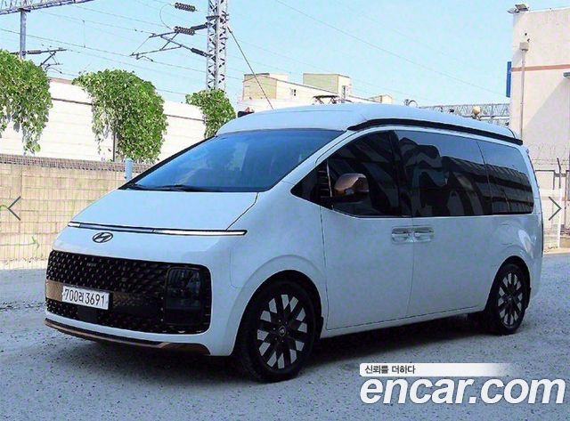 Hyundai Staria 4WD Camper Prestige Camper 11Seater — пробег 68 218 км — фото 2 из 5