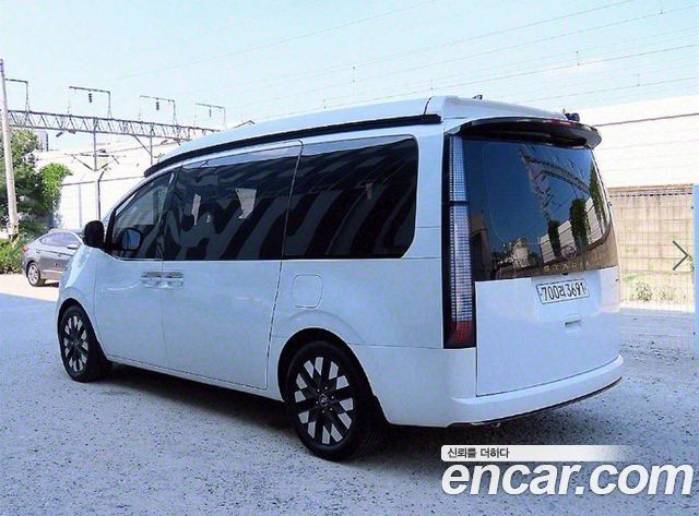 Hyundai Staria 4WD Camper Prestige Camper 11Seater — пробег 68 218 км — фото 3 из 5