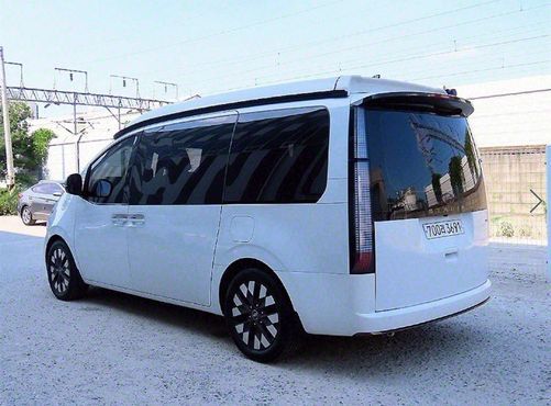 Hyundai Staria 4WD Camper Prestige Camper 11Seater — пробег 68 218 км — фото 3 из 5