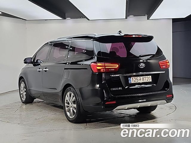 Kia Carnival 9-Seater Prstige — пробег 177 996 км — фото 3 из 5