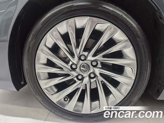 Lexus ES Executive — пробег 76 048 км — фото 5 из 5