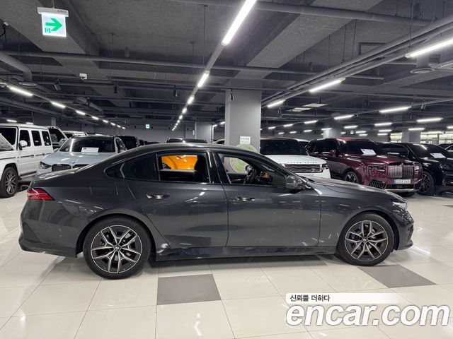 BMW 5-Series 523d xDrive M Sport — пробег 5 000 км — фото 2 из 5