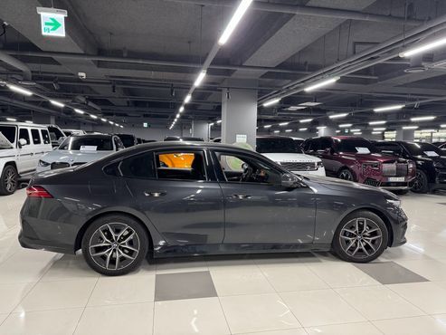 BMW 5-Series 523d xDrive M Sport — пробег 5 000 км — фото 2 из 5