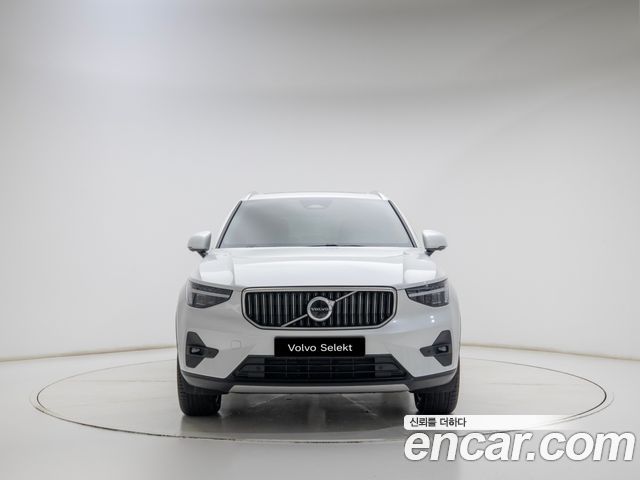 Volvo XC40 B4 Ultra Bright — пробег 8 389 км — фото 2 из 5