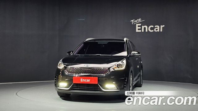 Kia Niro Prestige — пробег 136 360 км — фото 3 из 5