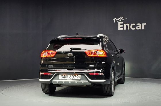 Kia Niro Prestige — пробег 136 360 км — фото 4 из 5