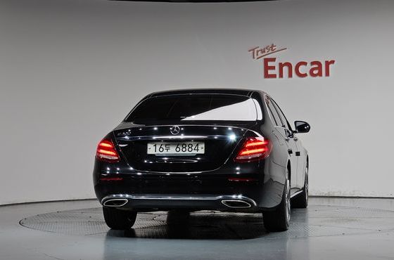 Mercedes-Benz E-Class E300 Avantgarde — пробег 117 611 км — фото 4 из 5