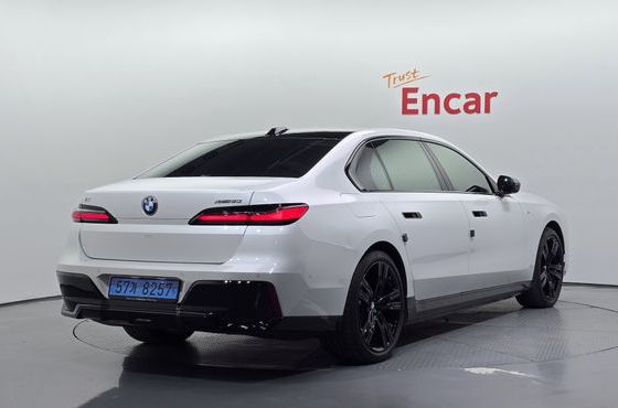 BMW i7 xDrive 60 M sport — пробег 17 800 км — фото 2 из 5