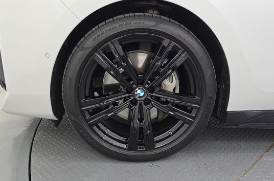 BMW i7 xDrive 60 M sport — пробег 17 800 км — фото 5 из 5