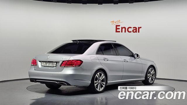 Mercedes-Benz E-Class E300 4MATIC Avantgarde — пробег 127 320 км — фото 2 из 5
