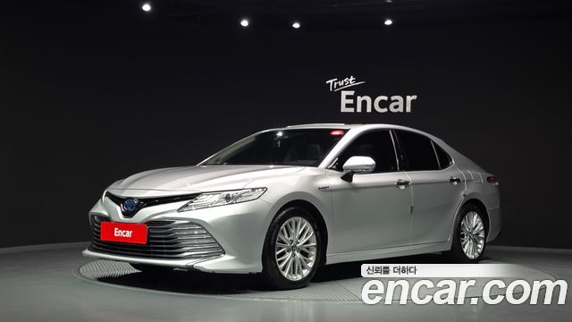 Toyota Camry 2.5 XLE Hybrid — пробег 132 688 км — фото 1 из 5