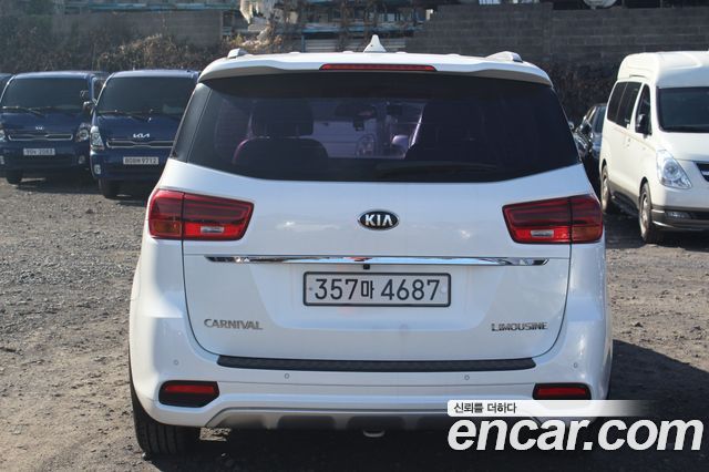 Kia Carnival 7-Seater Limousine VIP — пробег 132 935 км — фото 4 из 5