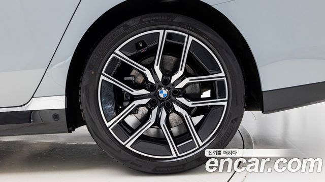 BMW 7-Series 740i xDrive M Sport — пробег 6 050 км — фото 5 из 5