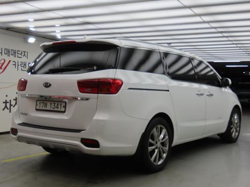 Kia Carnival 9-Seater Prstige — пробег 75 072 км — фото 3 из 5