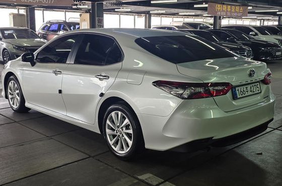 Toyota Camry 2.5 LE Hybrid — пробег 35 900 км — фото 2 из 5