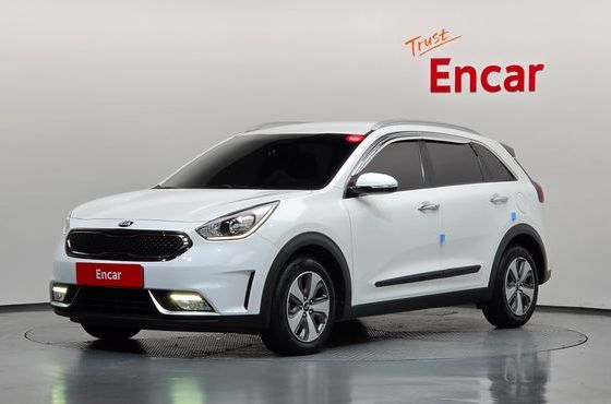 Kia Niro Prestige — пробег 124 357 км — фото 1 из 5