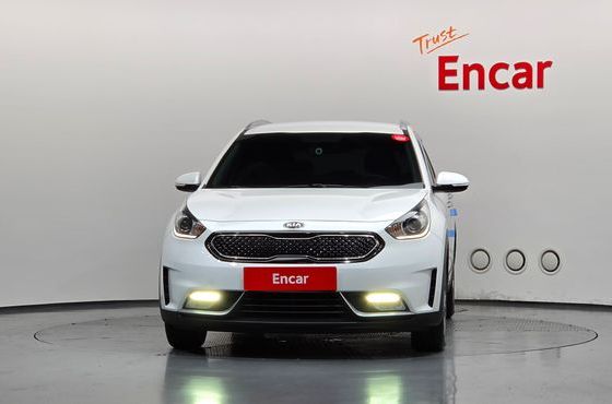 Kia Niro Prestige — пробег 124 357 км — фото 3 из 5