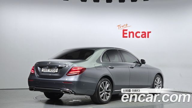 Mercedes-Benz E-Class E300 4MATIC Avnatgarde — пробег 84 355 км — фото 2 из 5