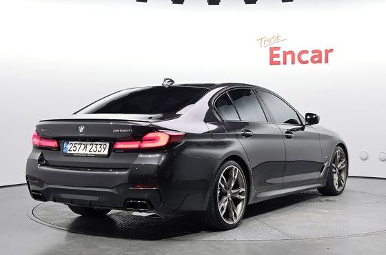 BMW 5-Series M550i xDrive — пробег 176 113 км — фото 2 из 5