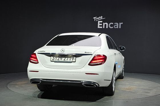 Mercedes-Benz E-Class E220d 4MATIC Exclusive — пробег 115 651 км — фото 4 из 5