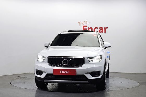 Volvo XC40 B4 Momentum — пробег 80 968 км — фото 3 из 5