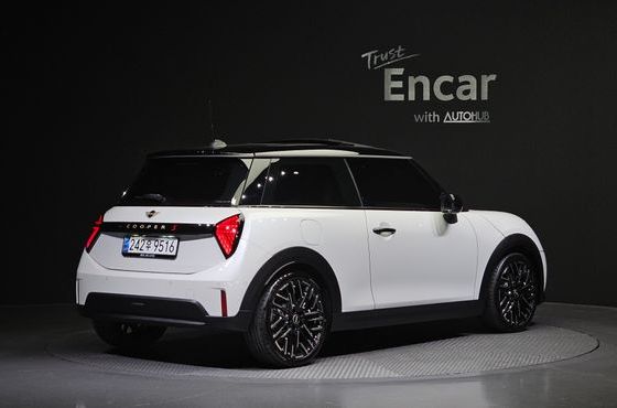Mini Cooper Favoured — пробег 2 963 км — фото 2 из 5