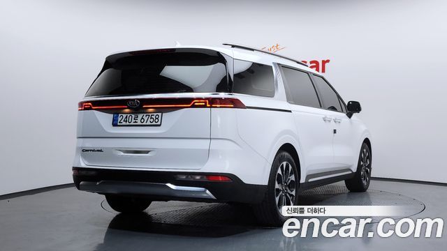 Kia Carnival 9-Seater Signature — пробег 93 125 км — фото 2 из 5