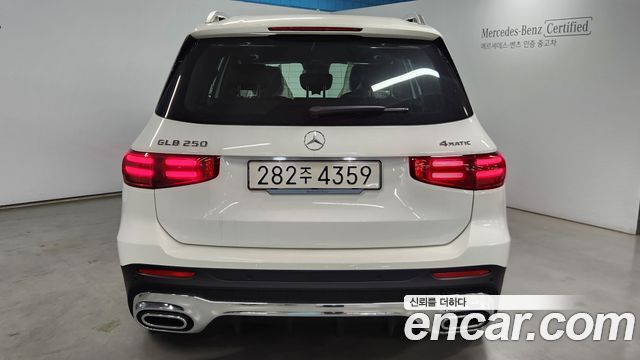 Mercedes-Benz GLB-Class GLB250 4MATIC — пробег 31 км — фото 4 из 5
