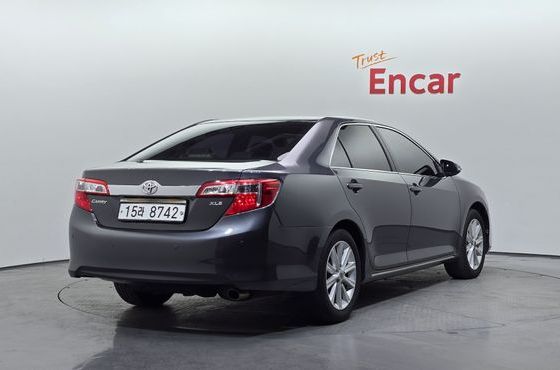 Toyota Camry 2.5 XLE — пробег 75 166 км — фото 2 из 5