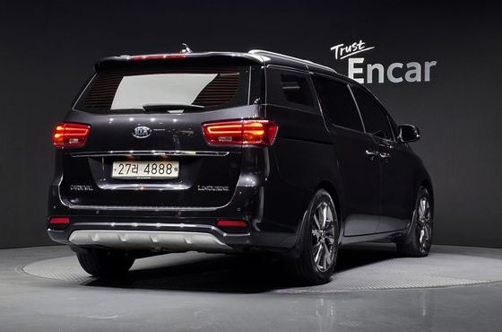 Kia Carnival 7-Seater Limousine VIP — пробег 72 057 км — фото 2 из 5