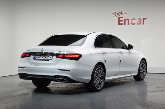 Mercedes-Benz E-Class E220d 4MATIC AMG Line — пробег 13 590 км — фото 2 из 5