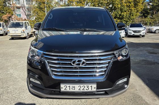 Hyundai Starex Urban 9-Seater Exclusive — пробег 64 148 км — фото 3 из 5