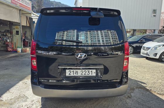 Hyundai Starex Urban 9-Seater Exclusive — пробег 64 148 км — фото 4 из 5