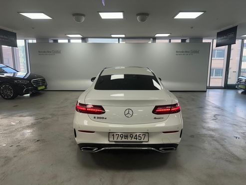 Mercedes-Benz E-Class E300d 4MATIC Coupe — пробег 13 060 км — фото 4 из 5