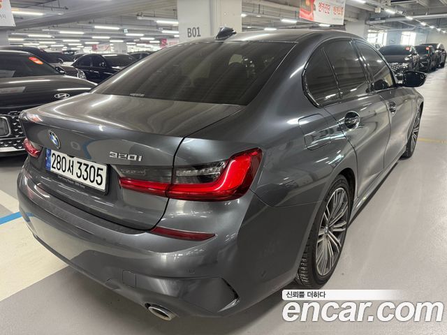 BMW 3-Series 320i M Sport — пробег 72 300 км — фото 2 из 5