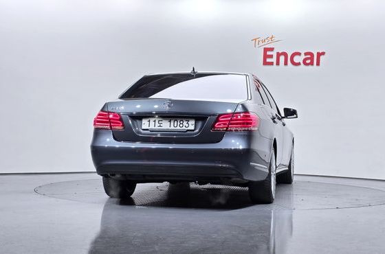 Mercedes-Benz E-Class E300 Elegance — пробег 105 378 км — фото 4 из 5