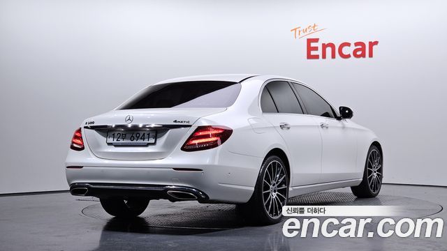 Mercedes-Benz E-Class E300 4MATIC Avnatgarde — пробег 114 280 км — фото 2 из 5