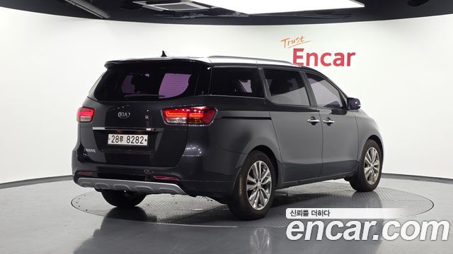 Kia Carnival 9-seater Prestige — пробег 49 292 км — фото 2 из 5