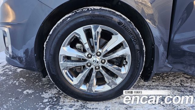 Kia Carnival 9-seater Prestige — пробег 49 292 км — фото 5 из 5