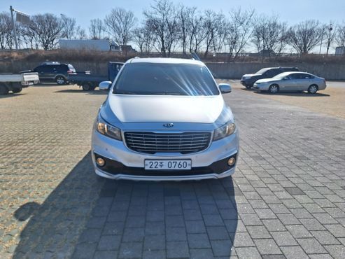 Kia Carnival 9-seater Luxury — пробег 220 099 км — фото 2 из 5