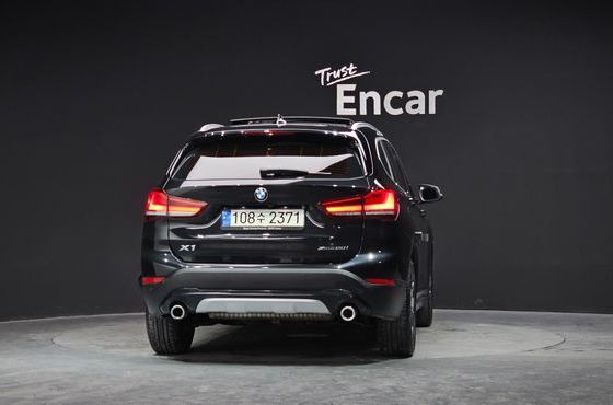 BMW X1 xDrive 20i xLine — пробег 44 682 км — фото 4 из 5