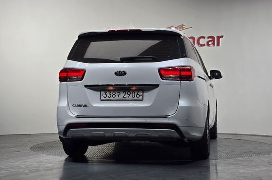 Kia Carnival 9-seater Luxury — пробег 182 243 км — фото 4 из 5