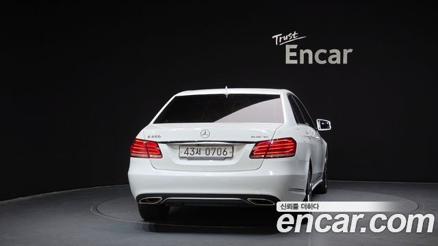 Mercedes-Benz E-Class E250 BlueTec 4MATIC AV — пробег 138 122 км — фото 4 из 5