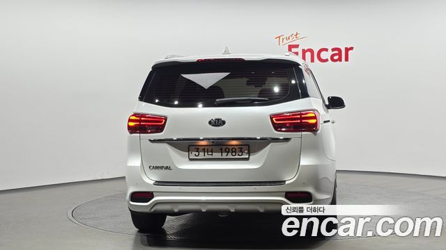 Kia Carnival из Кореи Encar