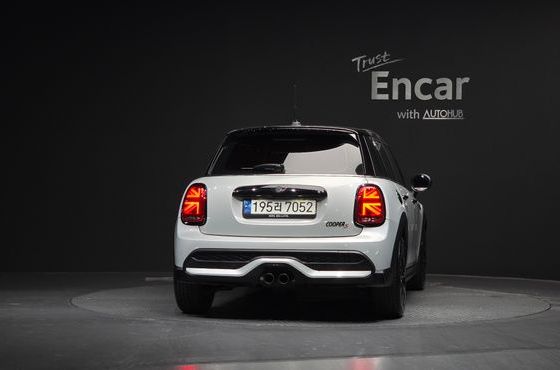 Mini Cooper 5Door Classic Launch Pack Third Generation — пробег 72 521 км — фото 4 из 5