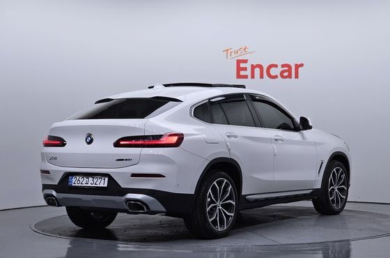 BMW X4 xDrive20i xLine — пробег 4 671 км — фото 2 из 5