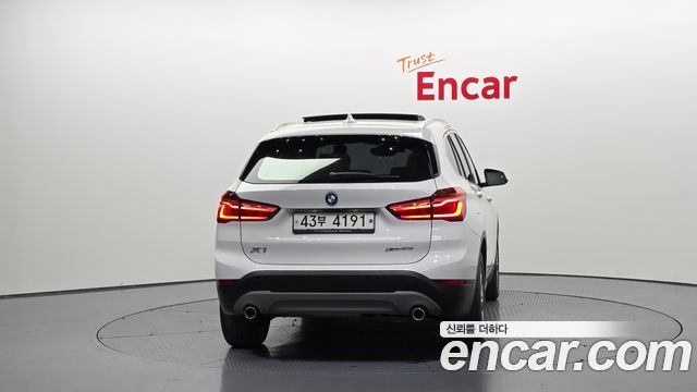 BMW X1 xDrive 18d Premium — пробег 134 992 км — фото 4 из 5