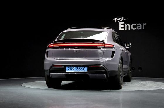 Porsche Macan Turbo — пробег 14 238 км — фото 4 из 5
