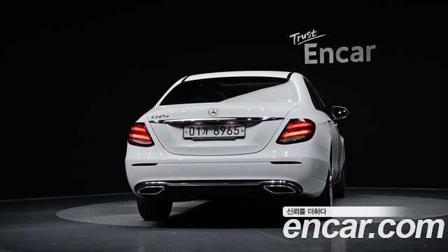 Mercedes-Benz E-Class E220d Avantgarde — пробег 246 914 км — фото 4 из 5