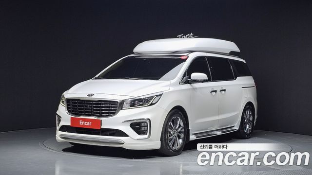 Kia Carnival 9-Seater Hi-Limousine Noblesse Special — пробег 105 536 км — фото 1 из 5